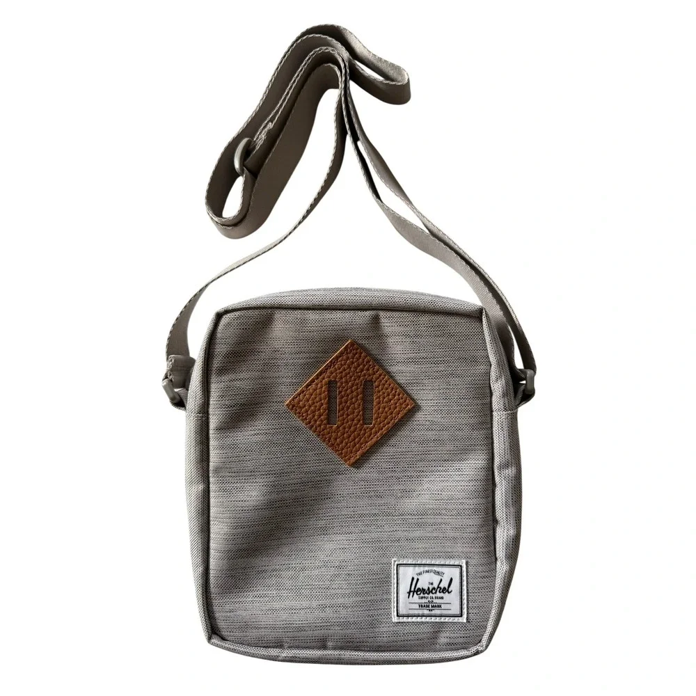 Herschel Supply Co. Crossbody Bag‎ Grey Heathered Adjustable Strap Square Logo - Picture 2 of 8